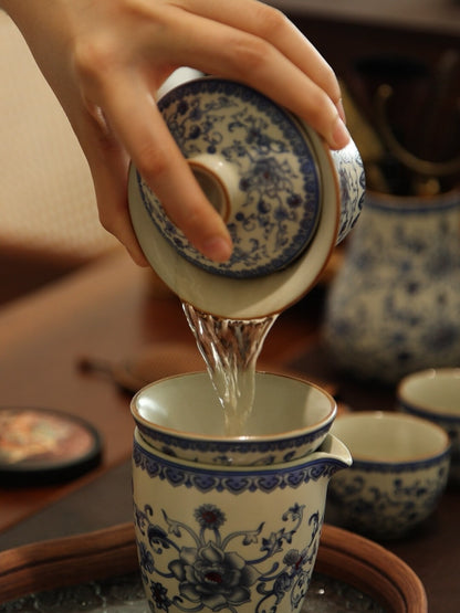 Blue and white Ru kiln Sancai covered bowl teacup